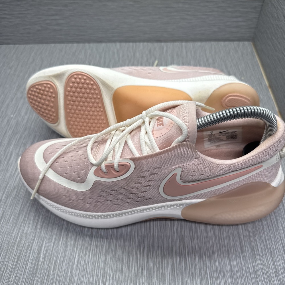 Nike Joyride Run Flyknit Women's Running Shoes Pink White Cushioned Size 8 - Picture 1 of 9
